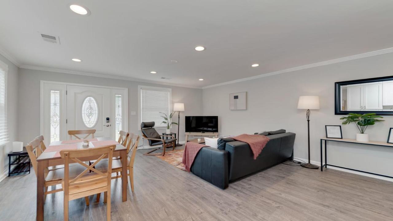 Stylish 3Br 3Ba Colonial House By Cozysuites Alexandria Exterior photo